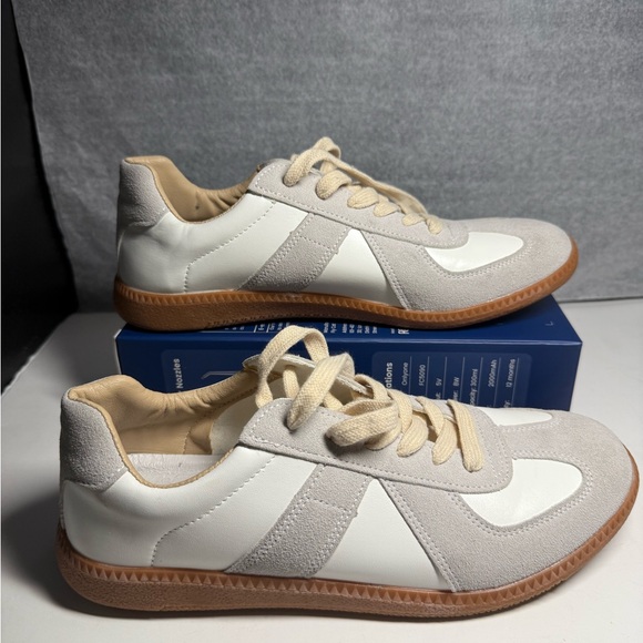 Maisen Margiela Classic White and Tan women's low top Sneakers size 40 - Picture 2 of 9